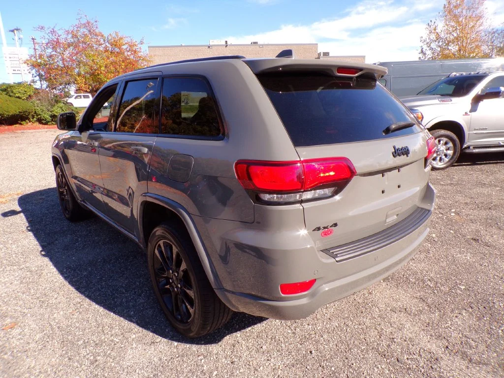 Used 2022 Gray Jeep Laredo X image 10