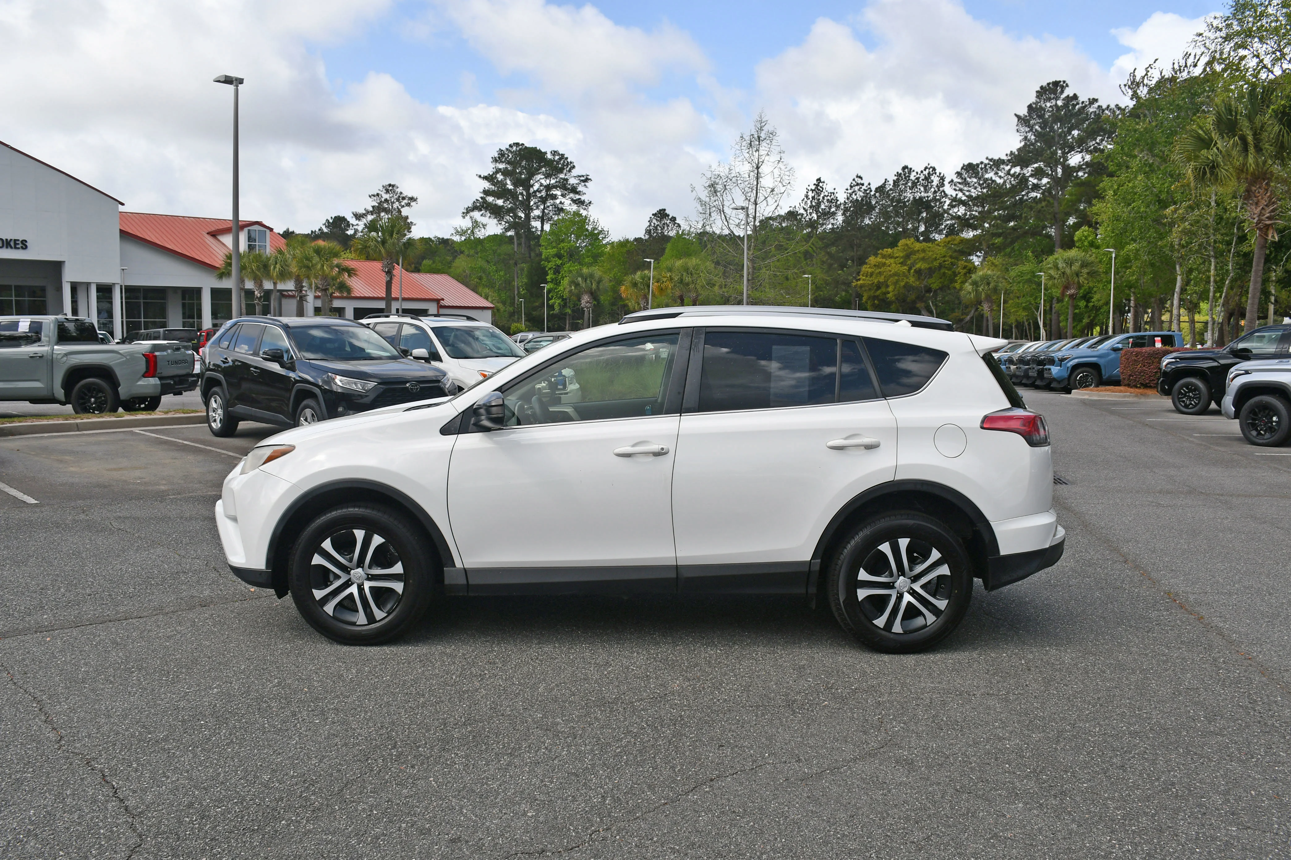 Used 2017 Toyota RAV4 LE with VIN JTMZFREV3HJ720204 for sale in Bluffton, SC