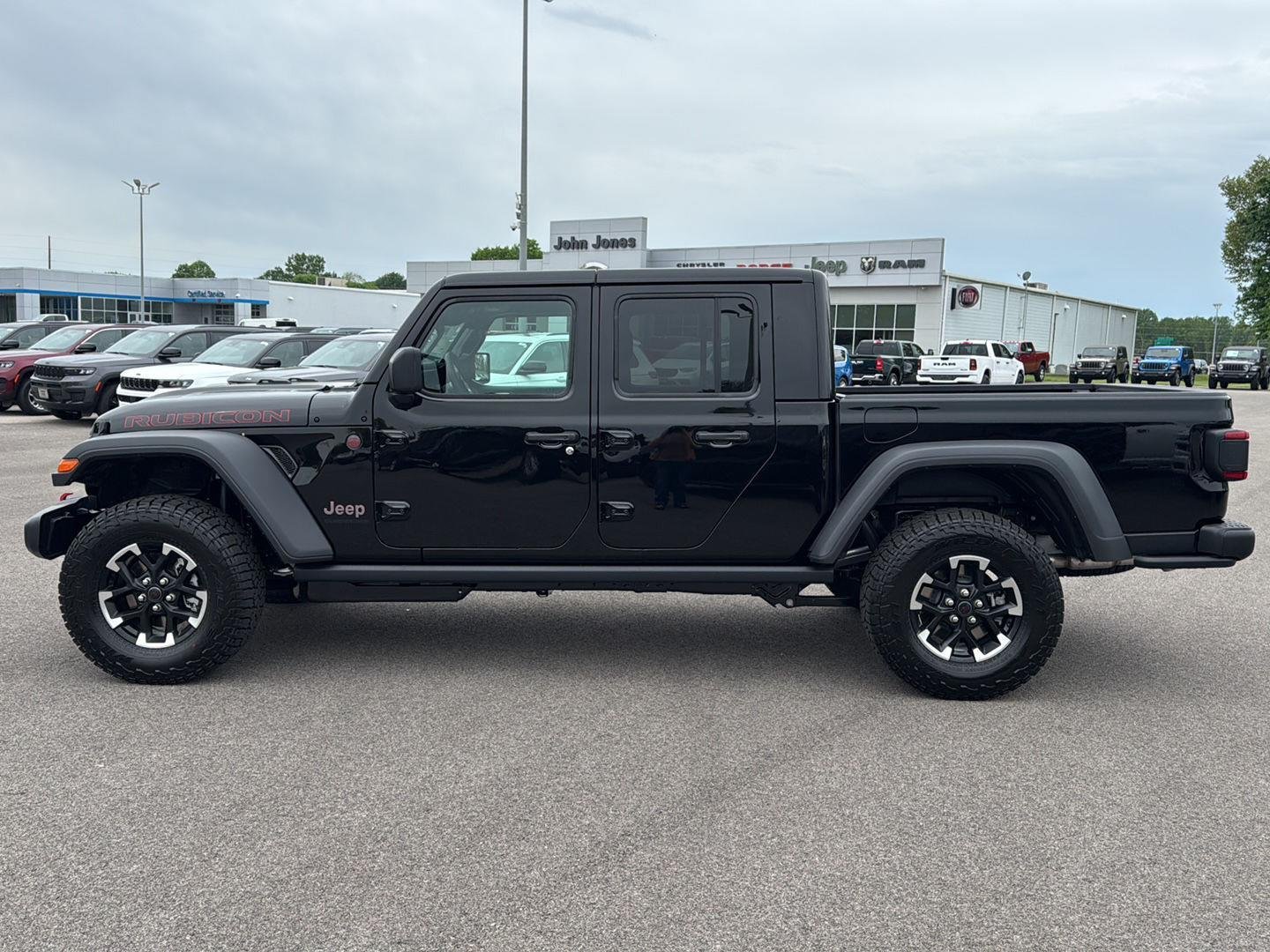 New 2026 Black Clear-Coat Exterior Paint Jeep Rubicon image 6
