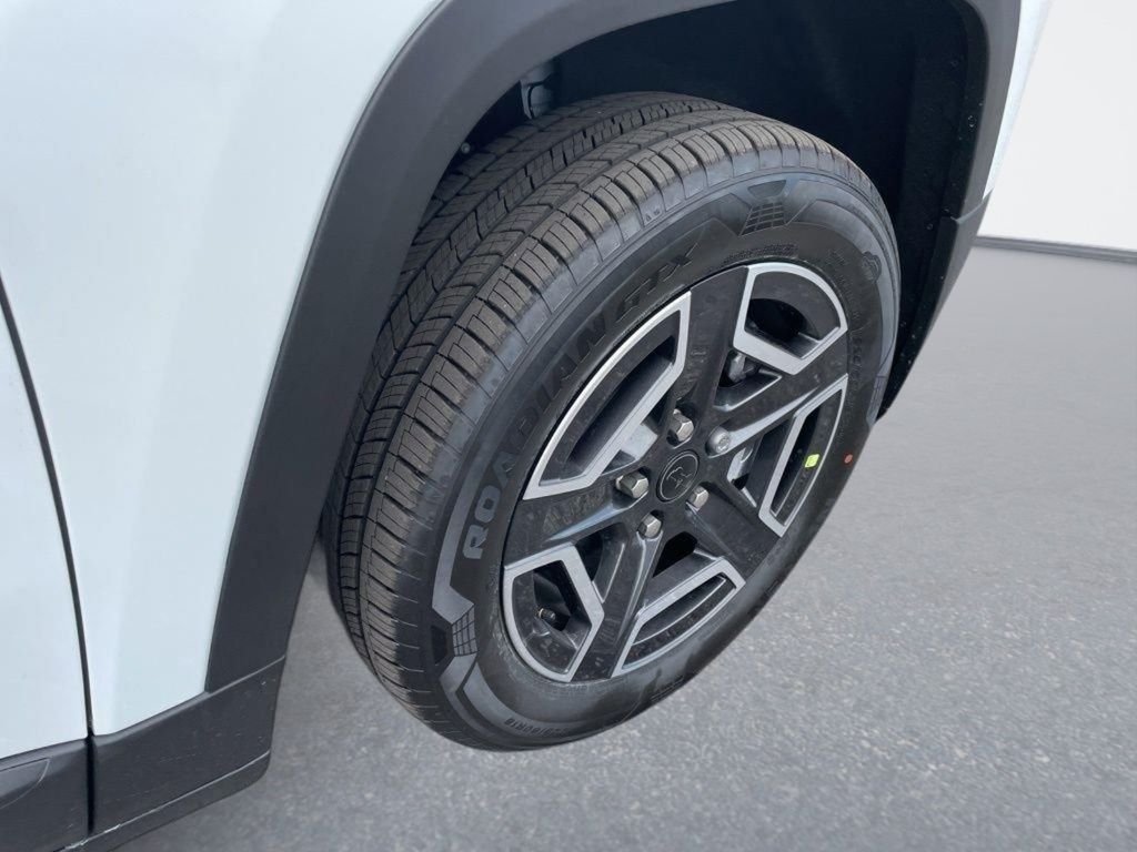 New 2026 Bright White Clear-Coat Exterior Paint Jeep Laredo image 12