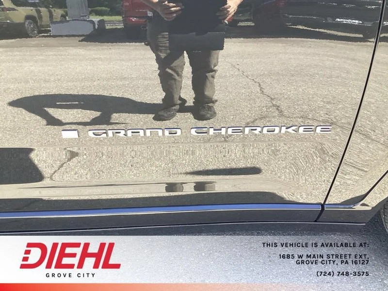 Used 2023  Jeep Overland image 10