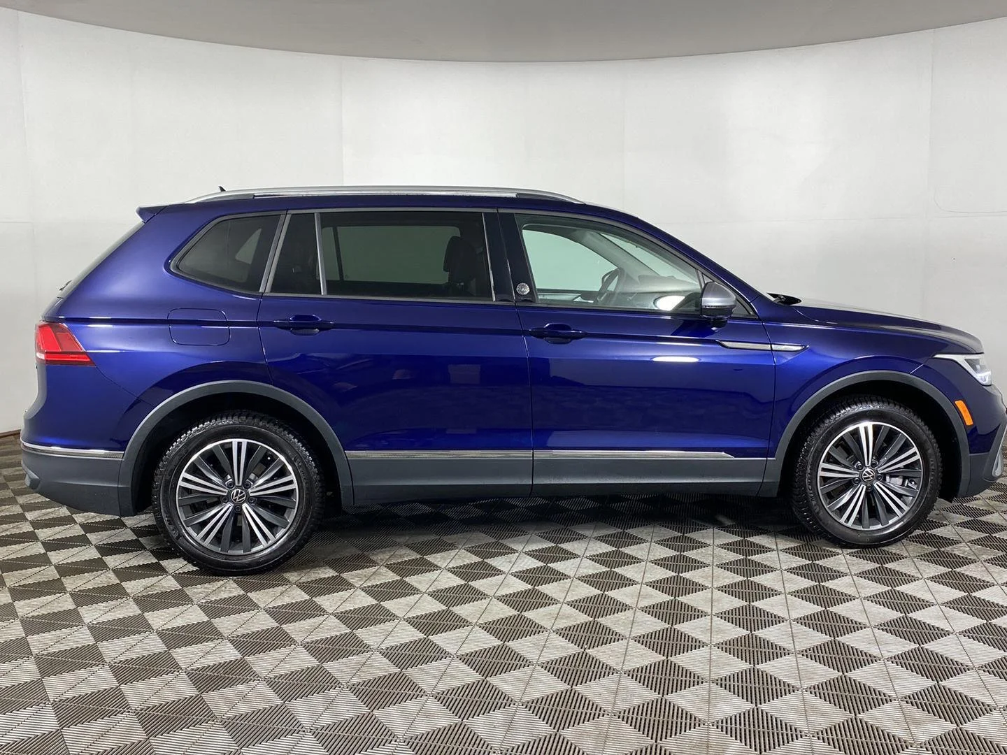 Used 2024 Atlantic Blue Metallic Volkswagen SE image 2