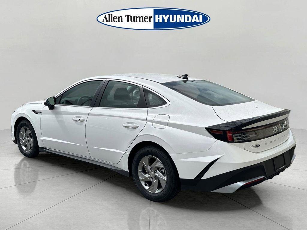 New 2026 Serenity White Hyundai SE image 5