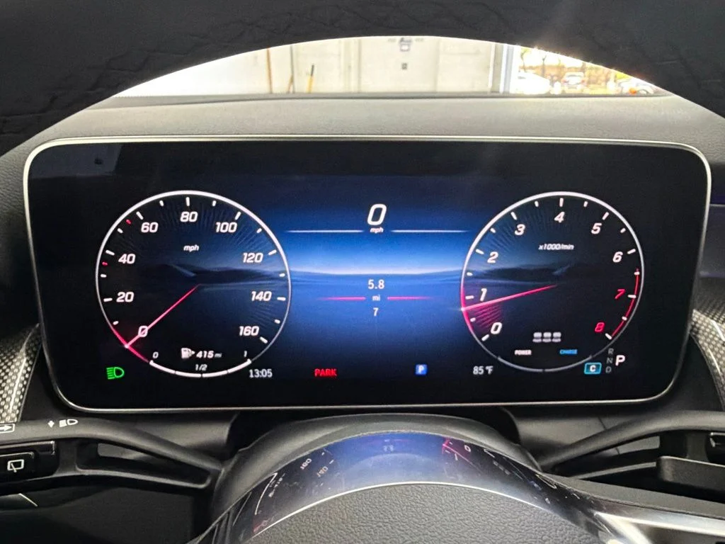 New 2027 White Mercedes-Benz GLC 300 image 31