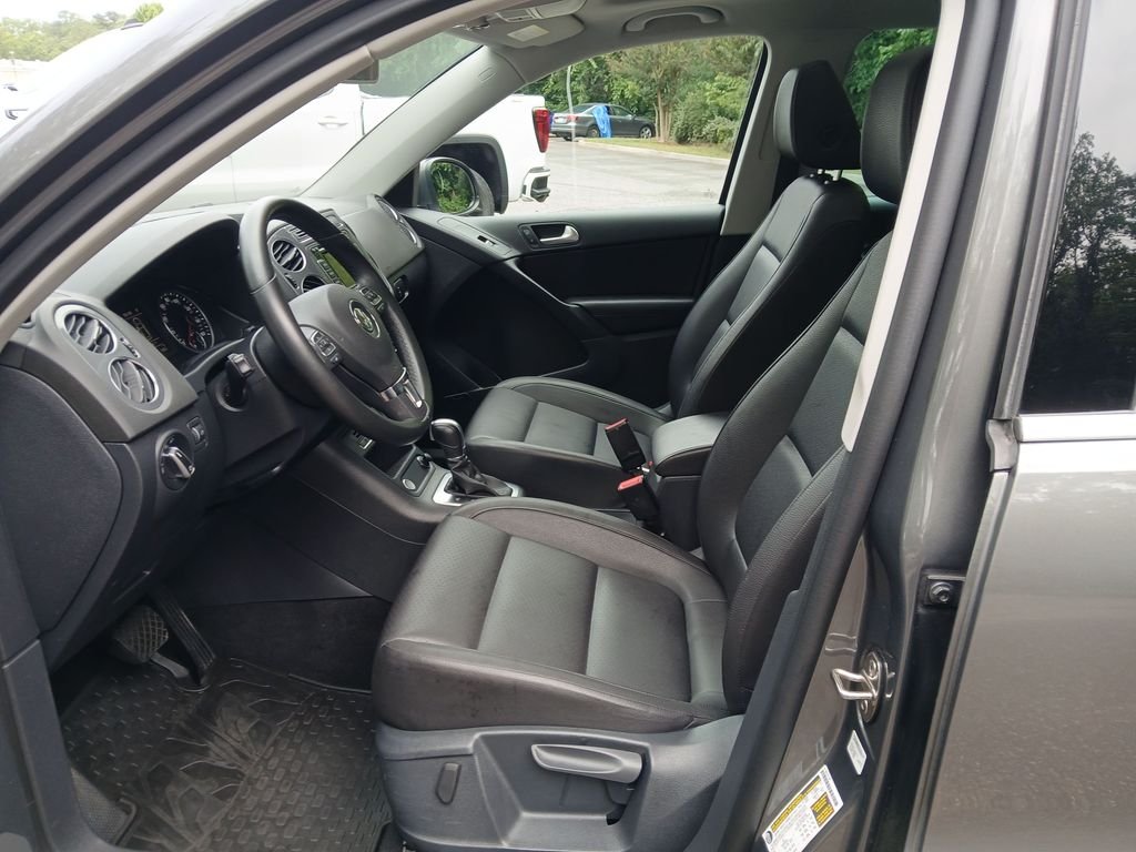 Used 2015 Gray Volkswagen SEL image 10