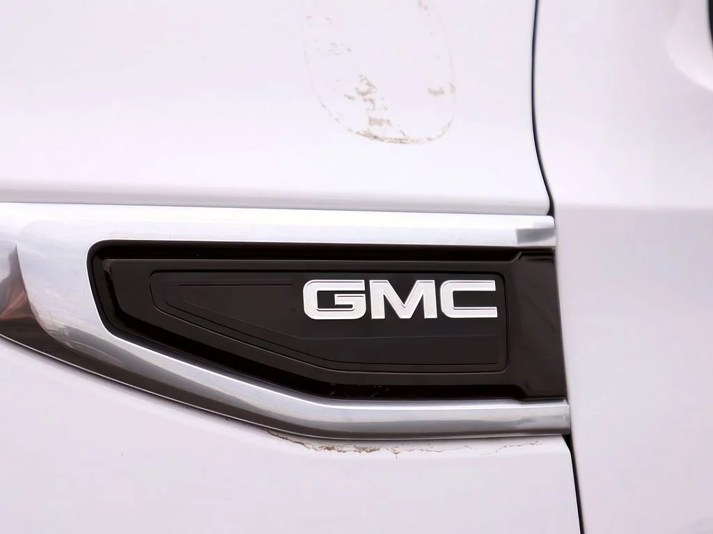 Used 2023 Summit White GMC Denali image 36