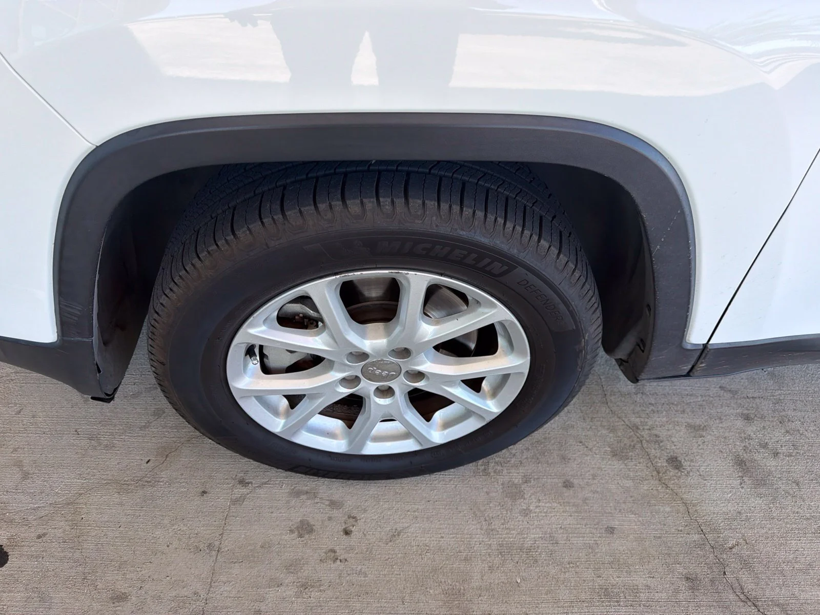 Used 2016 White Jeep Latitude image 2