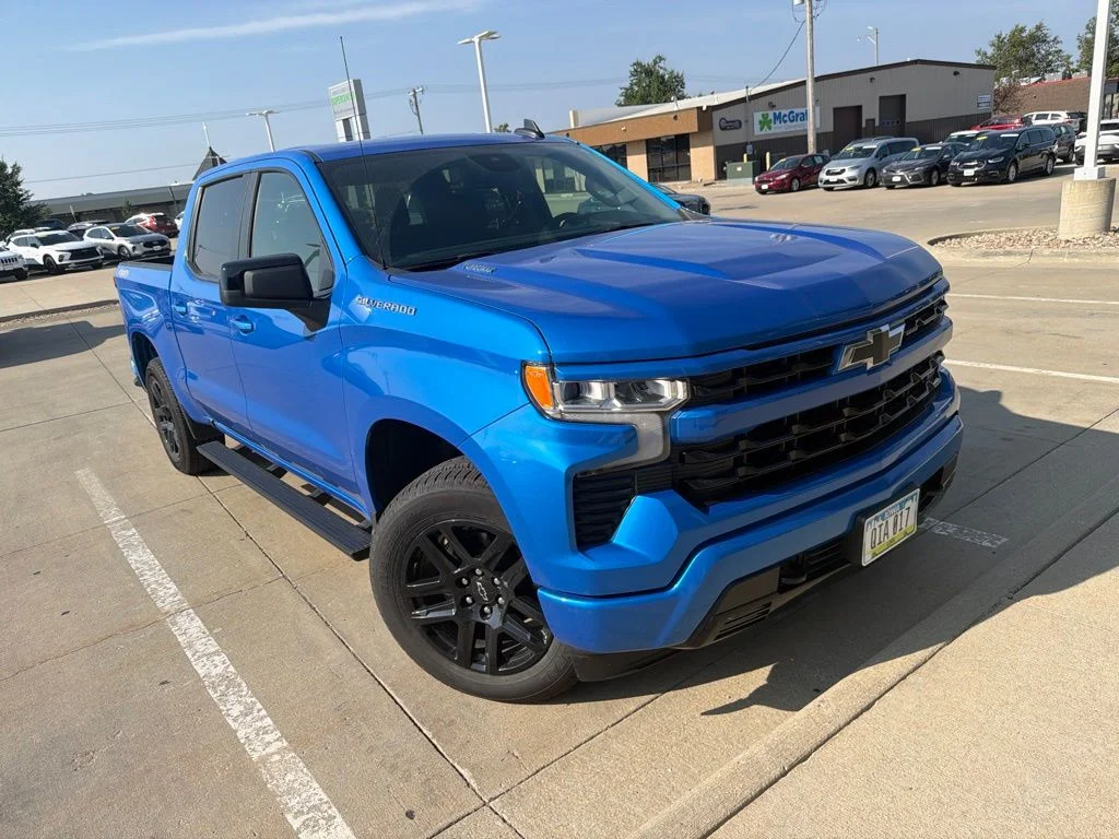 Used 2025 Blue Chevrolet RST image 5