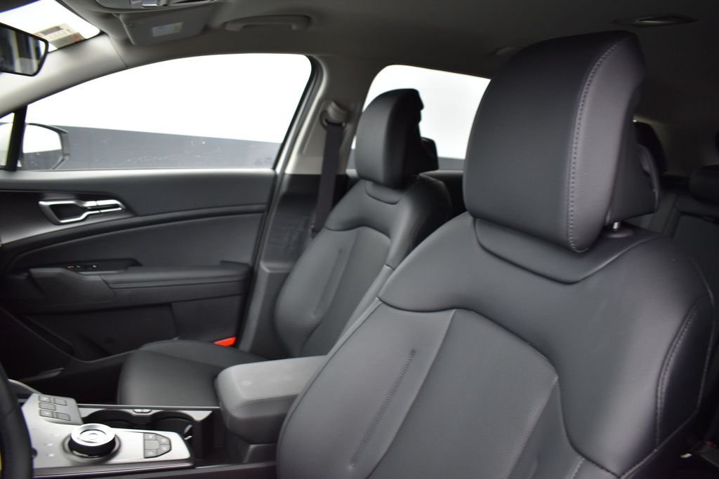 New 2026 Snow White Pearl Kia EX image 9