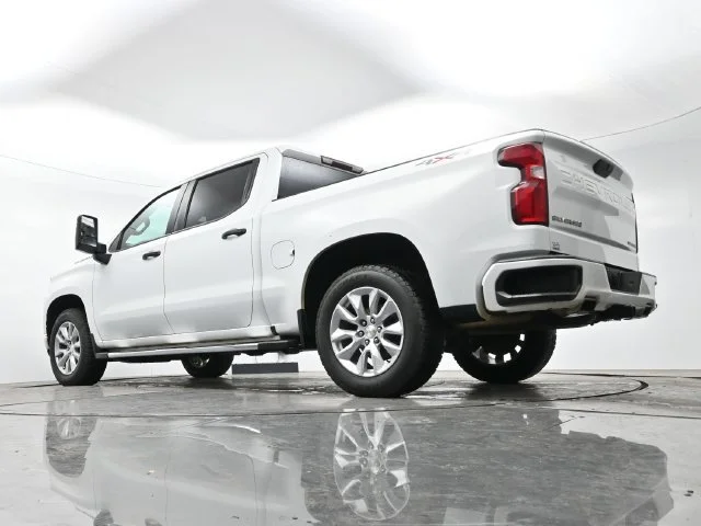 Used 2021 SUMMIT WHITE Chevrolet Custom image 13