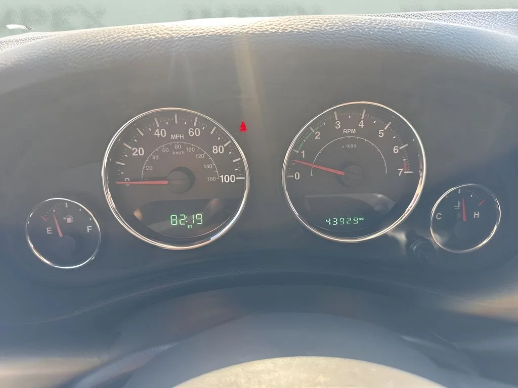 Used 2018 Gray Jeep Sport image 21