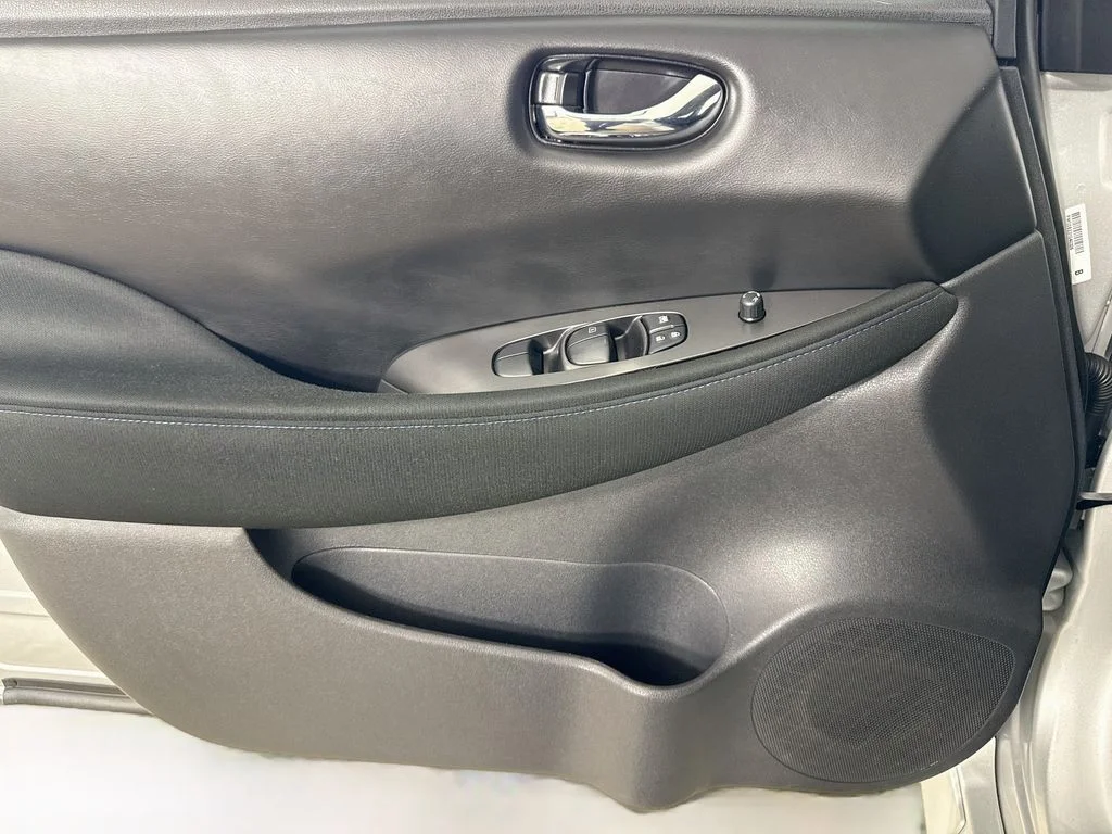 Used 2023 Silver Nissan S image 17