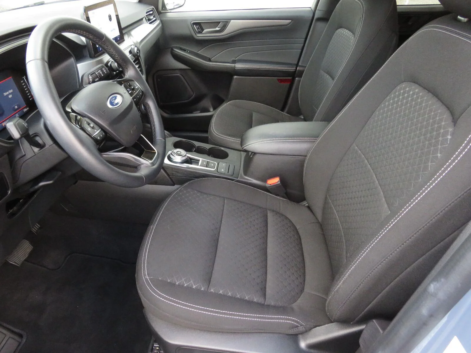 Used 2023 Vapor Blue Metall Ford Active image 19