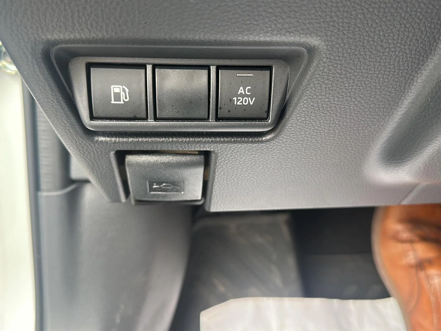 Used 2024 Wind Chill Pearl Toyota SE image 8
