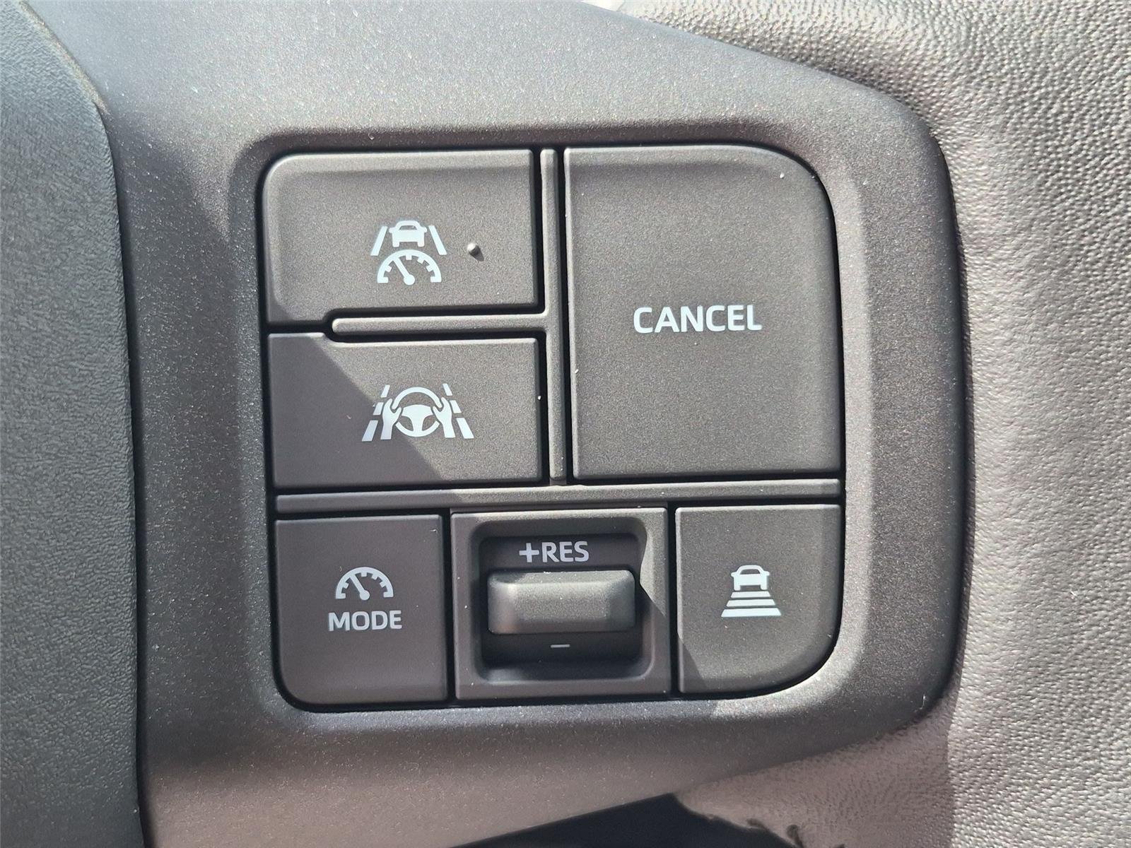 New 2026 Ice Cap Toyota XLE Premium image 20