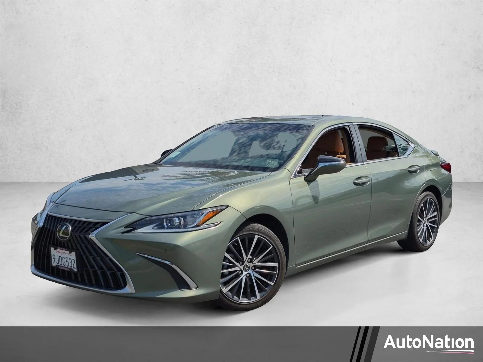 Used 2024 Sunlit Green Lexus ES 300h image 1