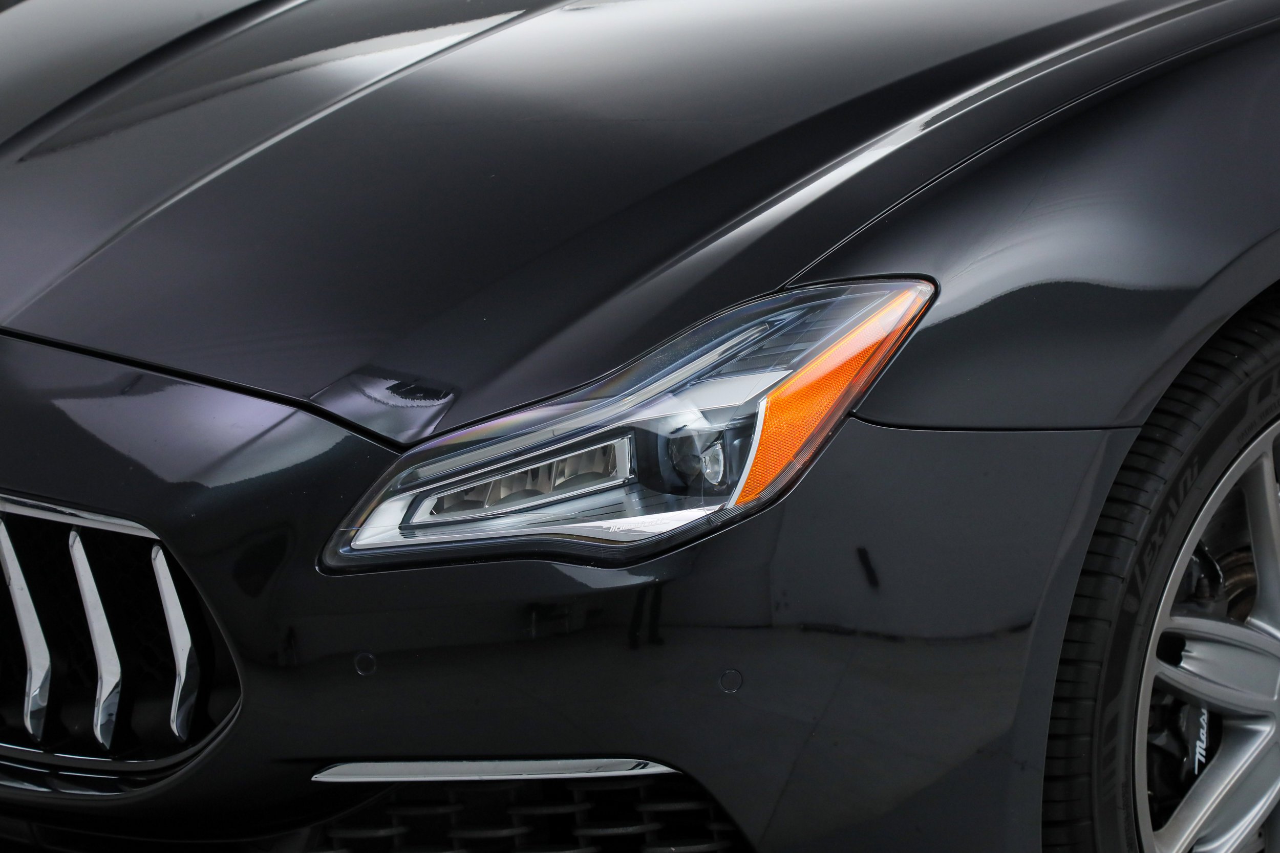 Used 2018 Black Maserati S Q4 GranLusso image 9