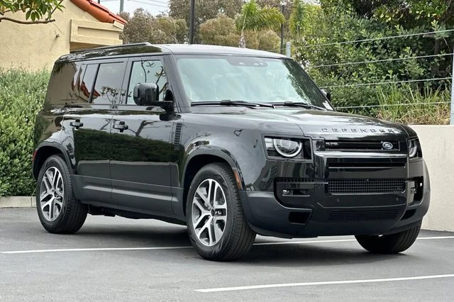 New 2026 Santorini Black Land Rover S image 7