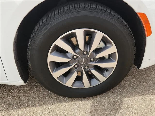 Used 2024 White Chrysler Select Front-Wheel Drive Passenger image 7