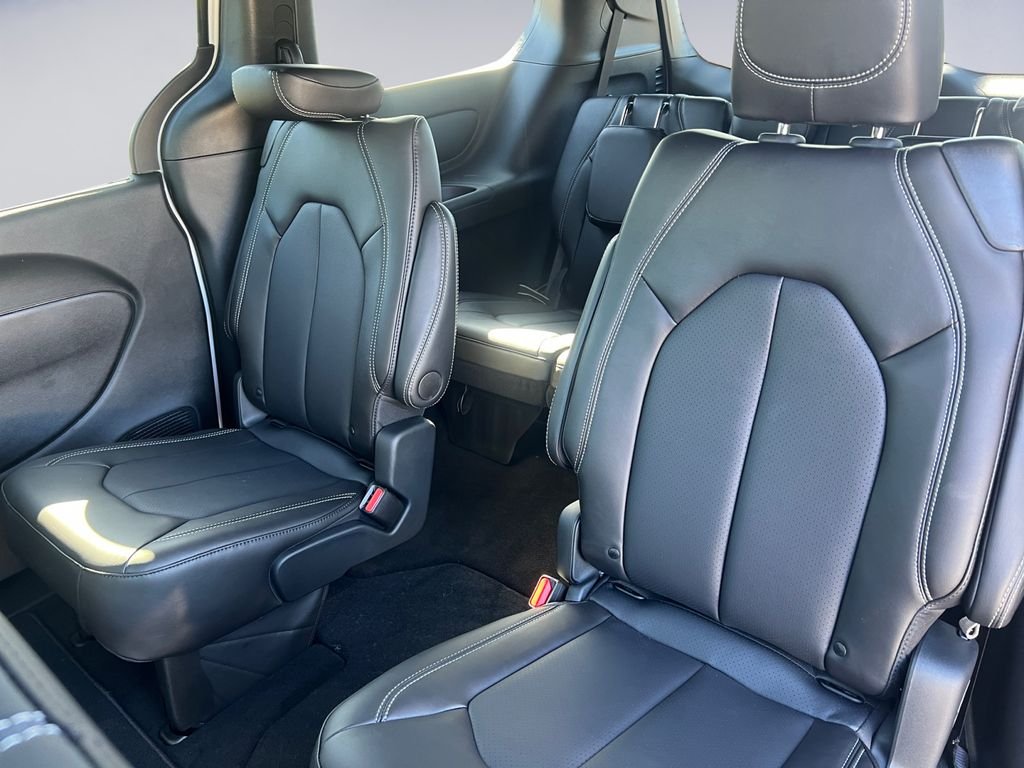 2026 Chrysler Pacifica Select - Photo 16
