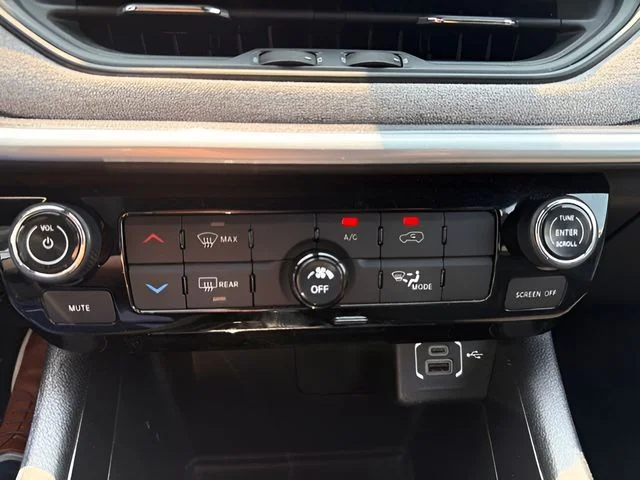 Used 2023 White Jeep Sport image 23