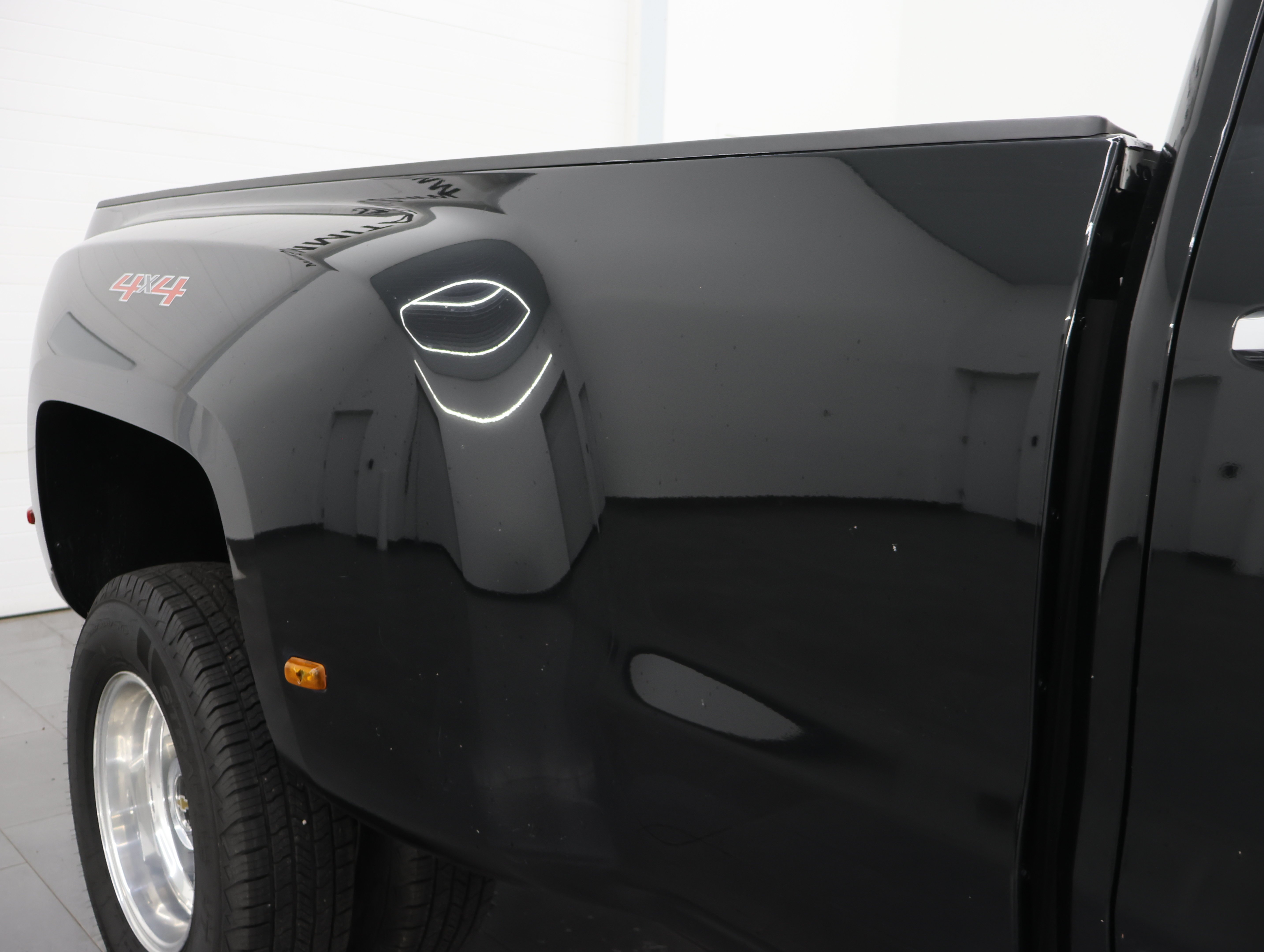 Used 2017 Black Chevrolet 4x4 Crew Cab LTZ DRW: CREW-LONG-DRW-LTZ-6.6L L5P DIESEL-NAV-HEAT/COOL SEATS-BACKUP CAM image 26