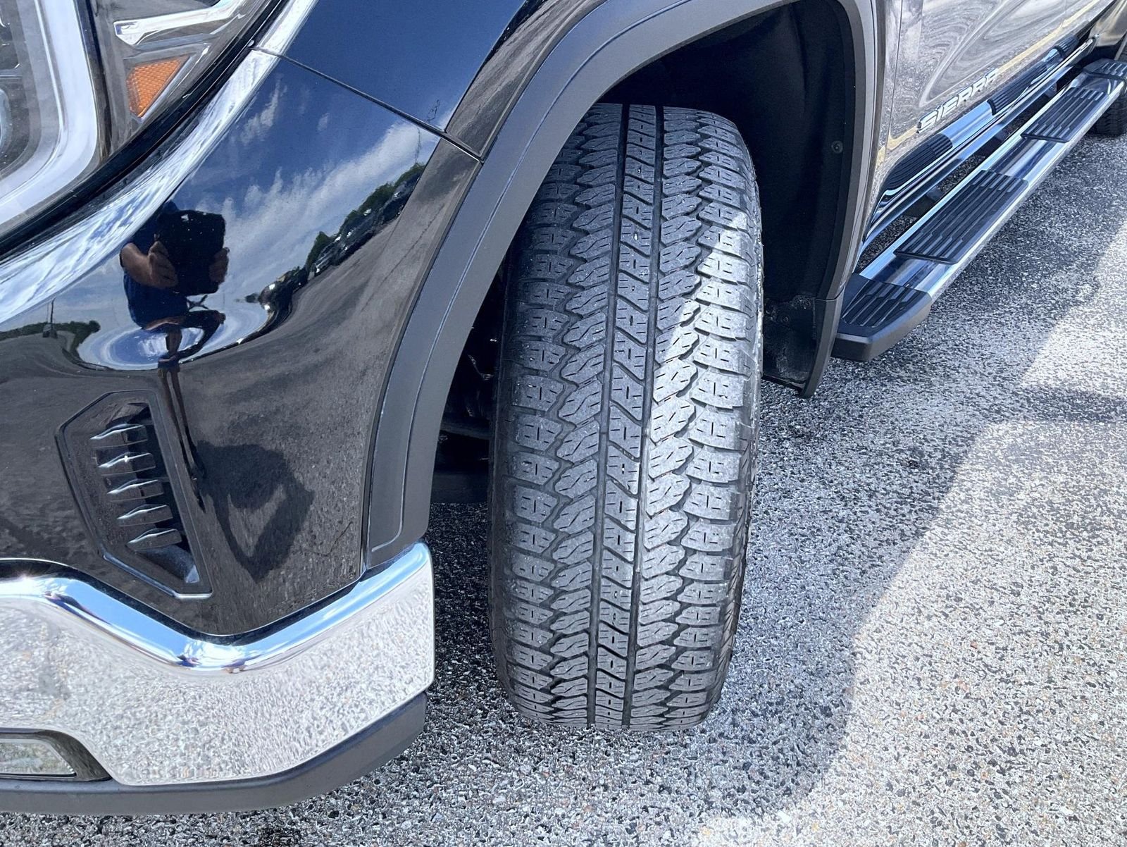 Used 2023 Black GMC SLT image 23