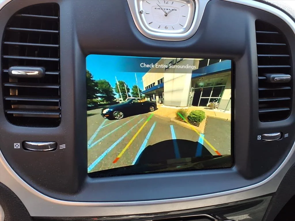 2022 Chrysler 300 Touring - Photo 21