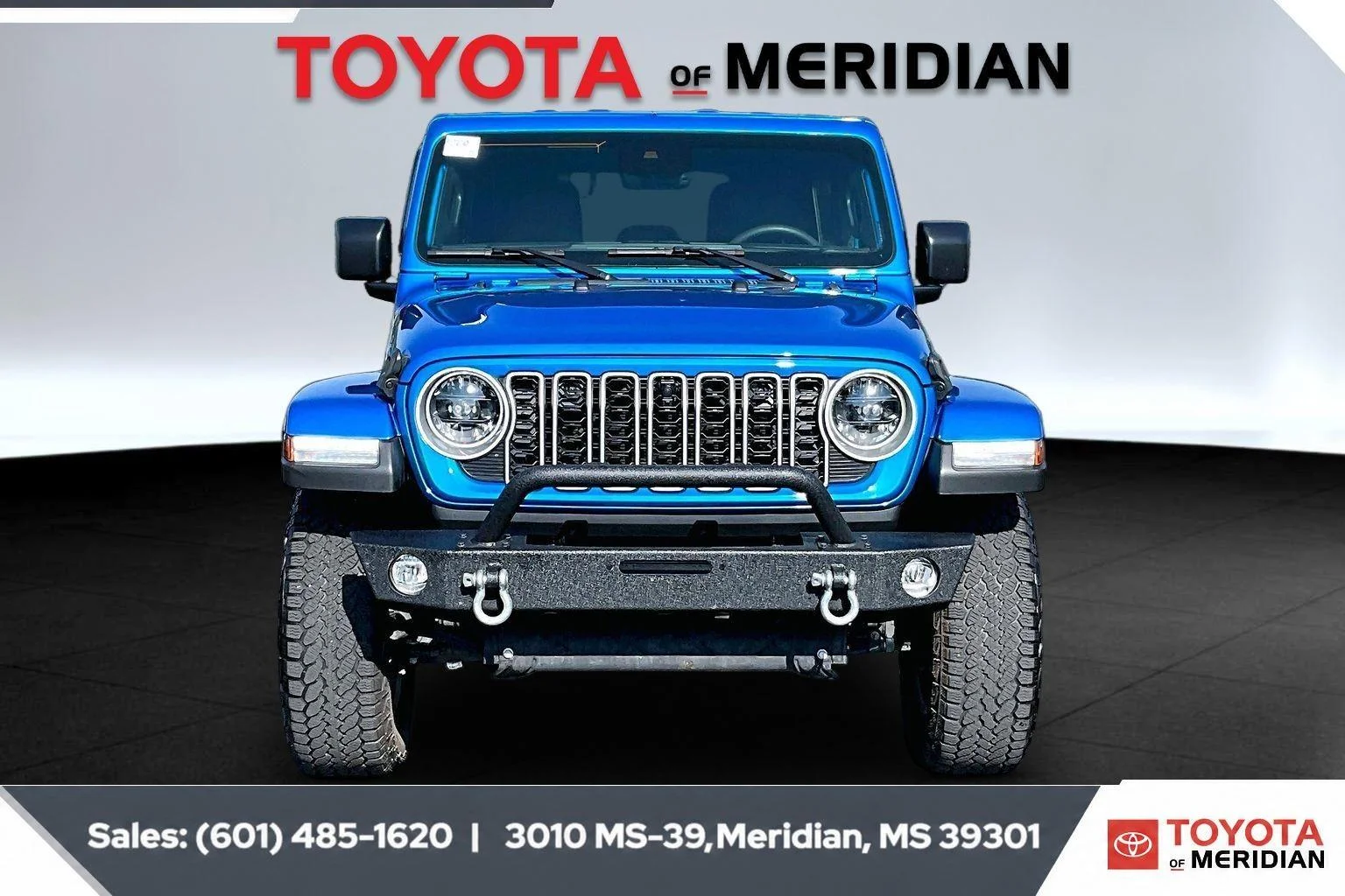 Used 2024 Hydro Blue Pearlcoat Jeep Sahara image 3