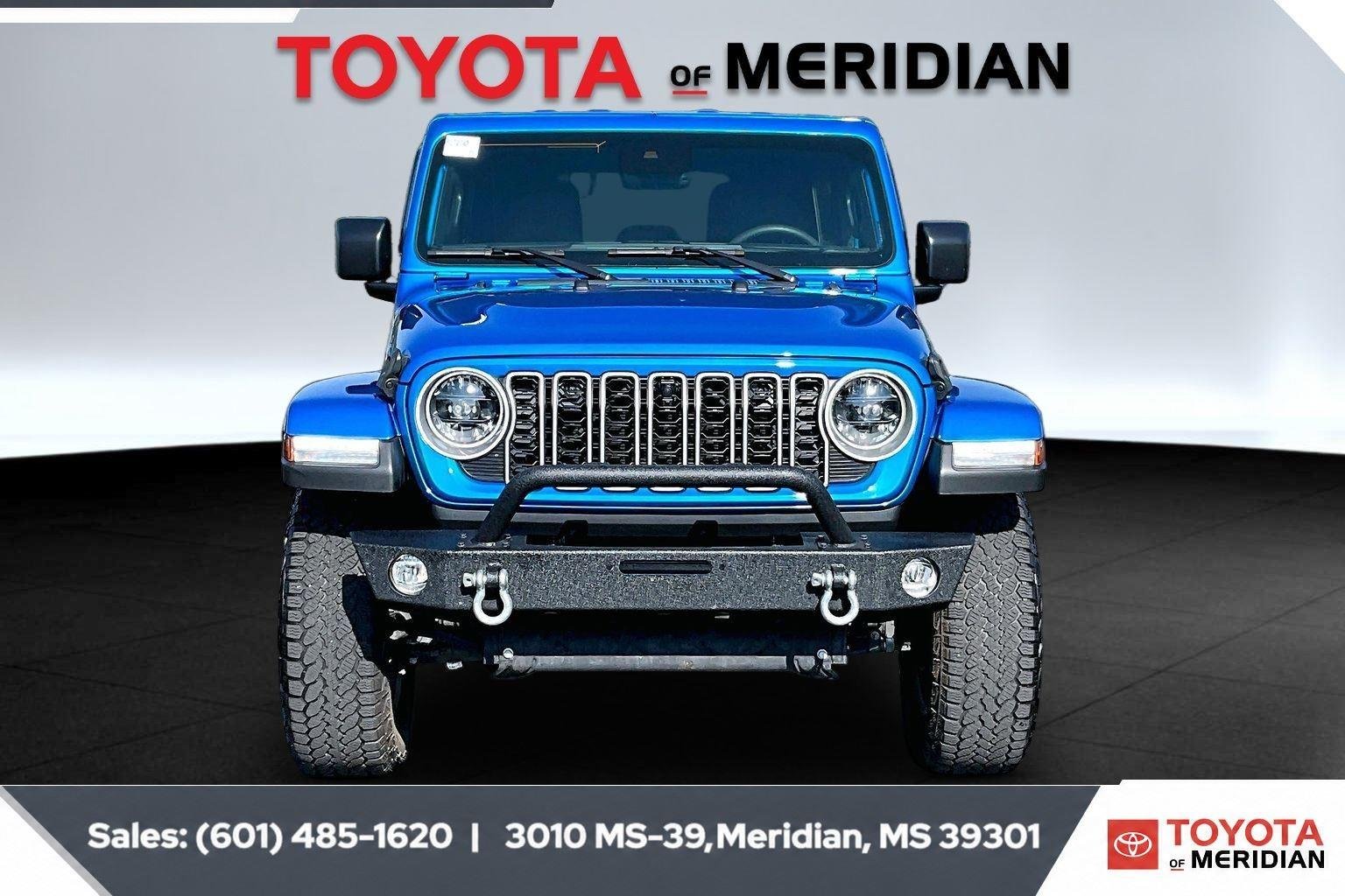 Used 2024 Hydro Blue Pearlcoat Jeep Sahara image 3