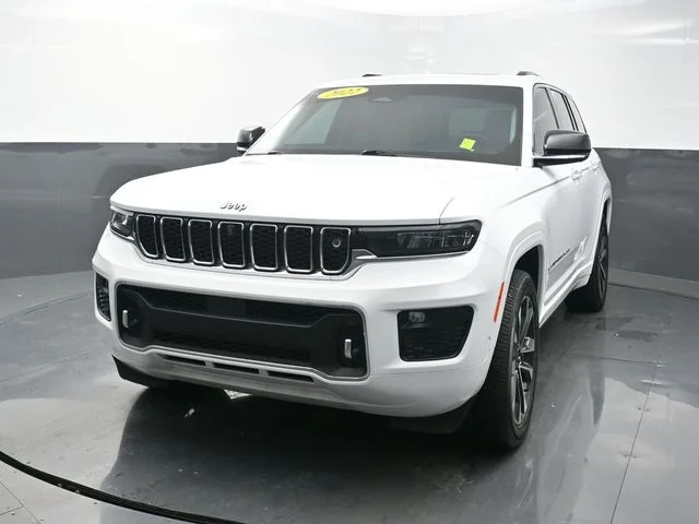 2022 Jeep Grand Cherokee Overland 4x4's photo