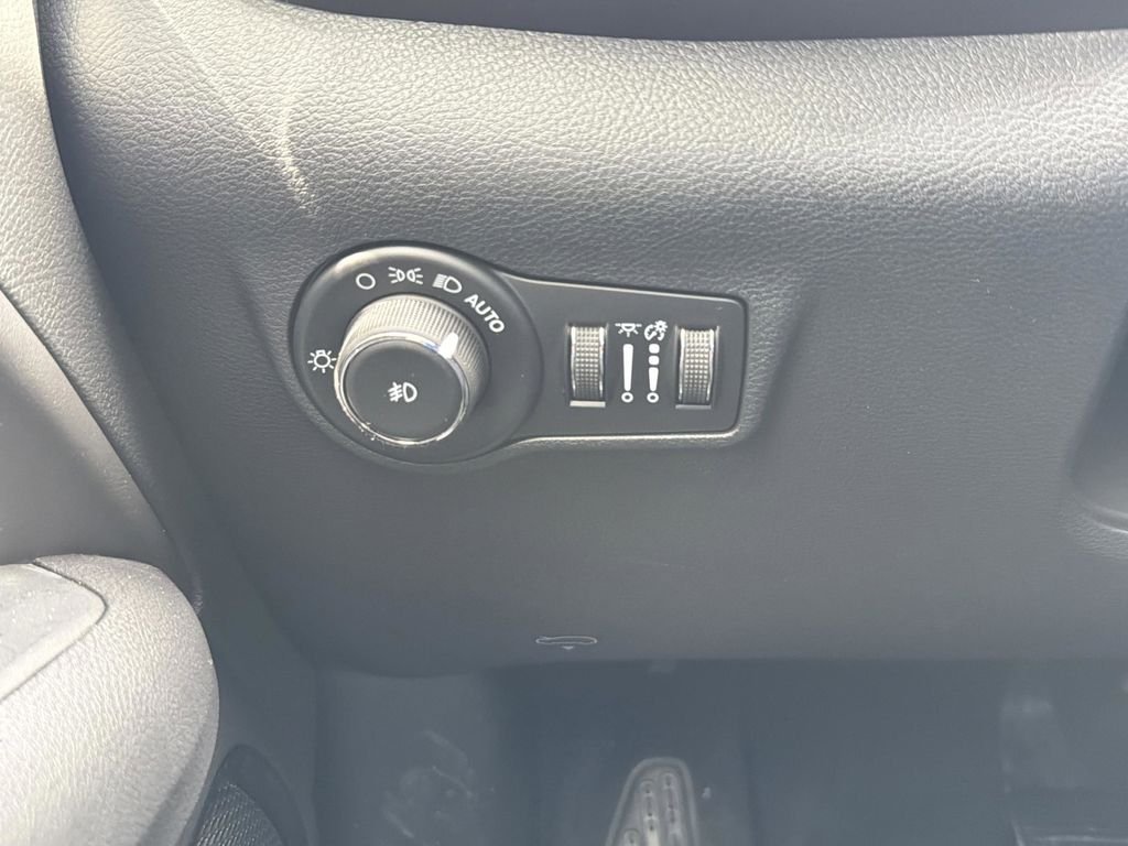 New 2026 Blue Jeep Latitude image 20