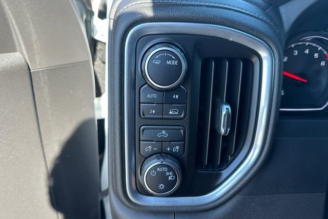 Used 2022 White Chevrolet LT image 27