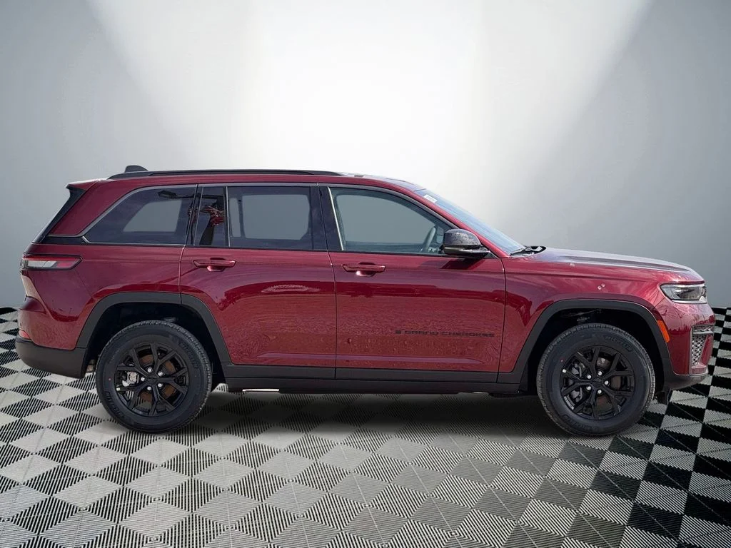 New 2026 Velvet Red Pearl-Coat Exterior Paint Jeep Altitude image 5