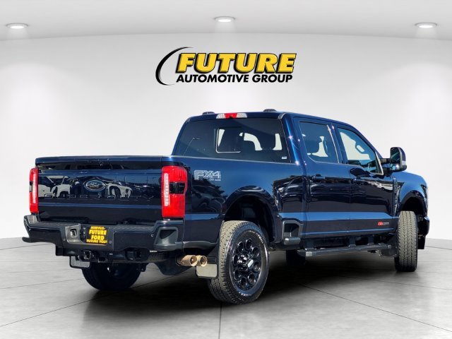 Used 2025  Ford Lariat image 4