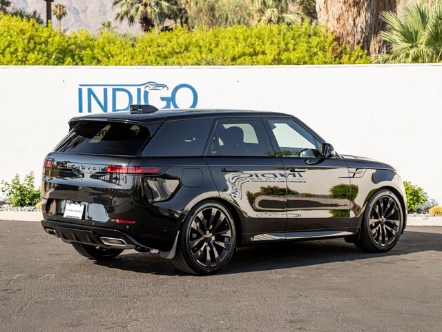 New 2026 Santorini Black Land Rover Dynamic SE image 6