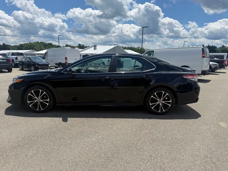 Used 2019 Black Toyota SE image 9