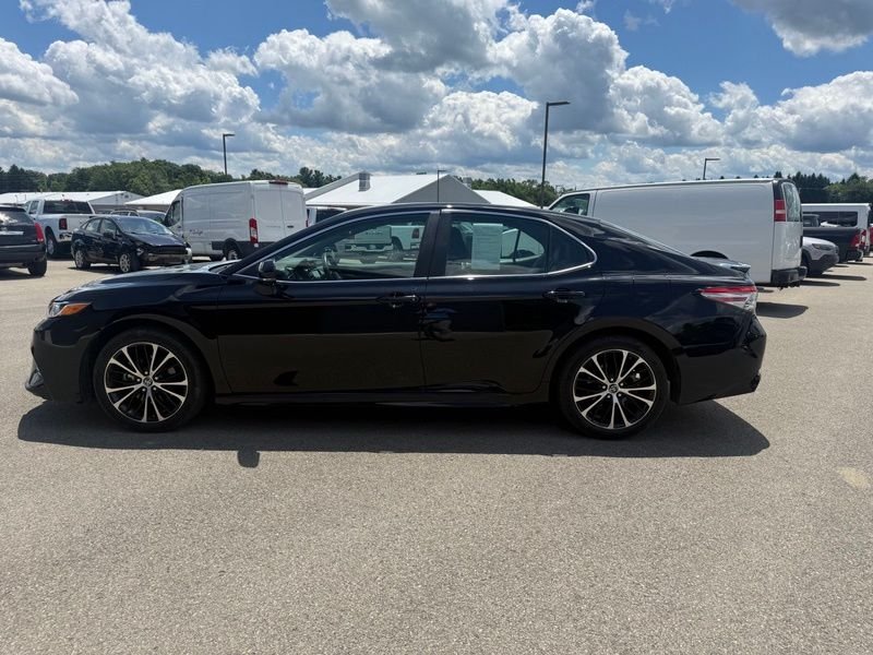 Used 2019 Black Toyota SE image 9