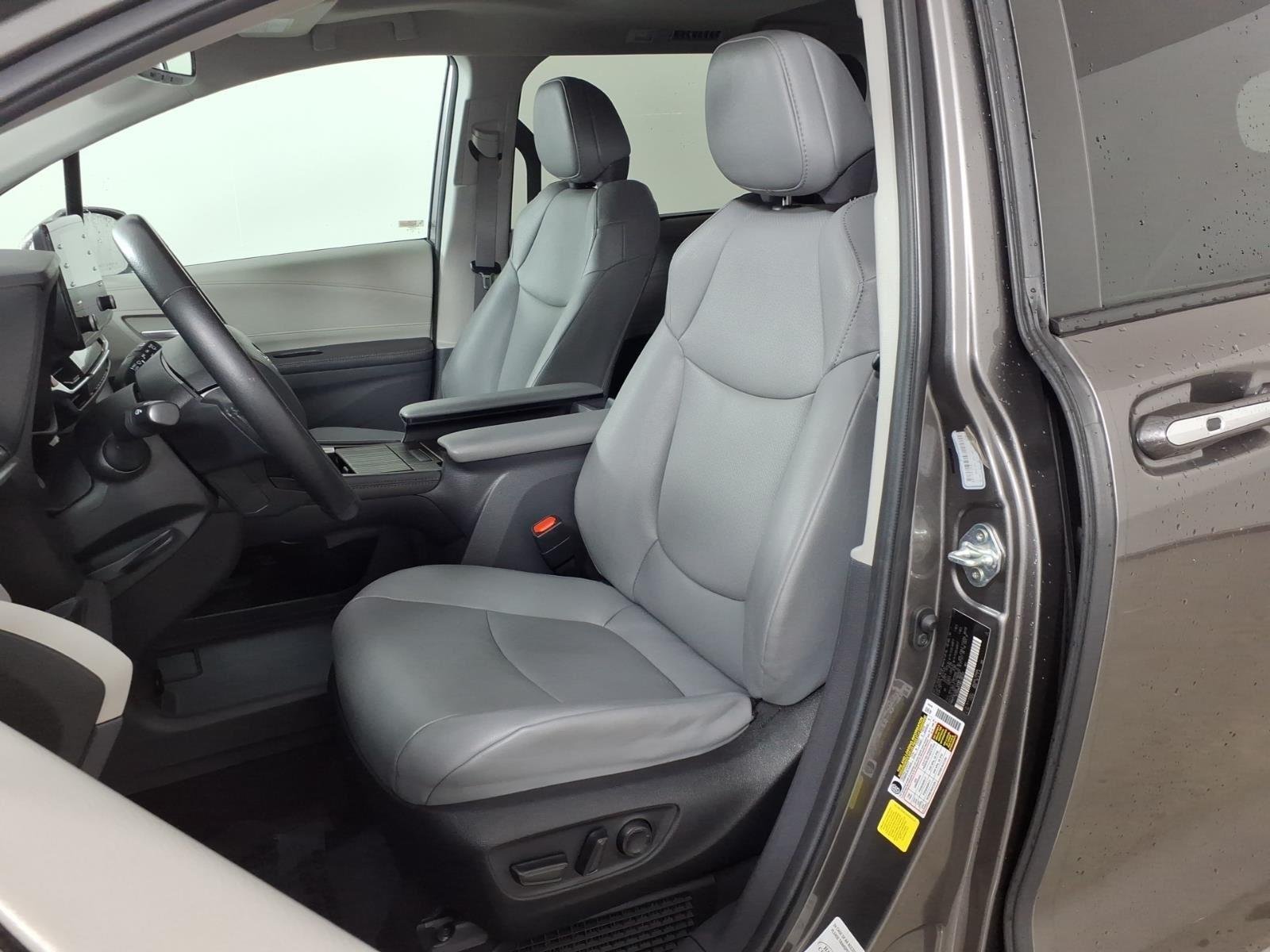 2024 Toyota Sienna XLE - Photo 28