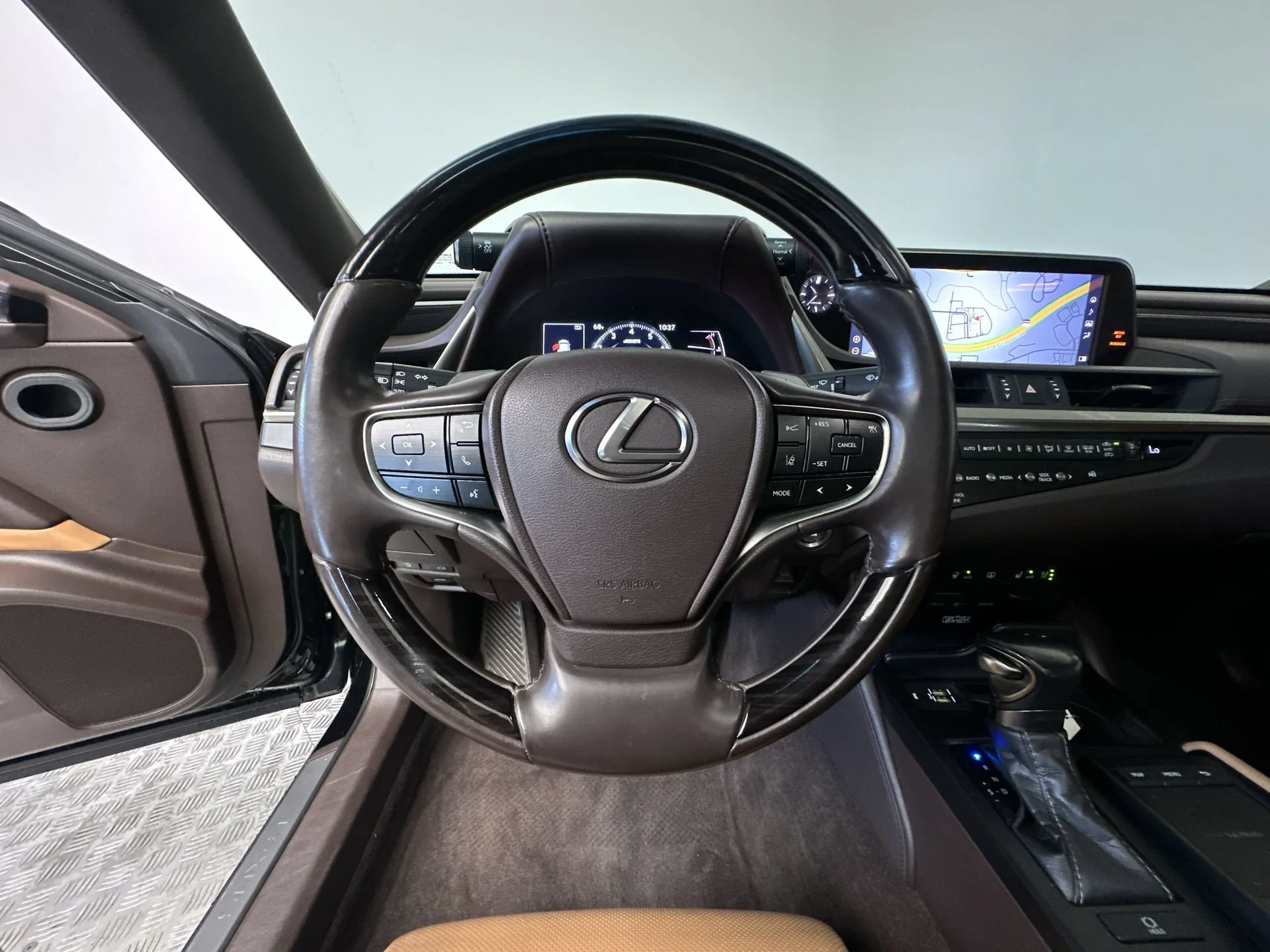 Used 2020 Obsidian Lexus ES 350 Luxury image 17