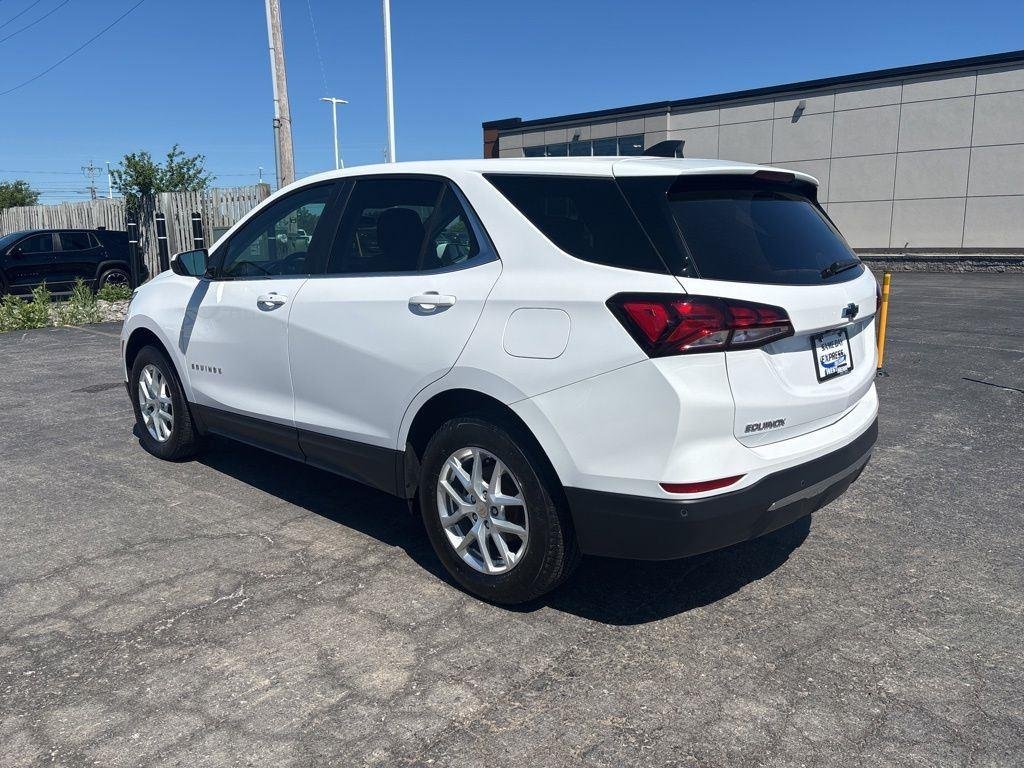 Used 2024 Summit White Chevrolet LT image 4