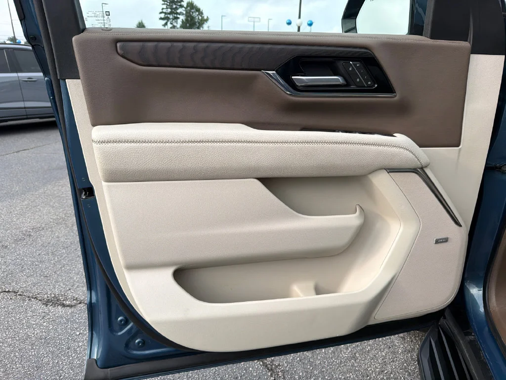 Used 2025 Blue GMC Denali image 10