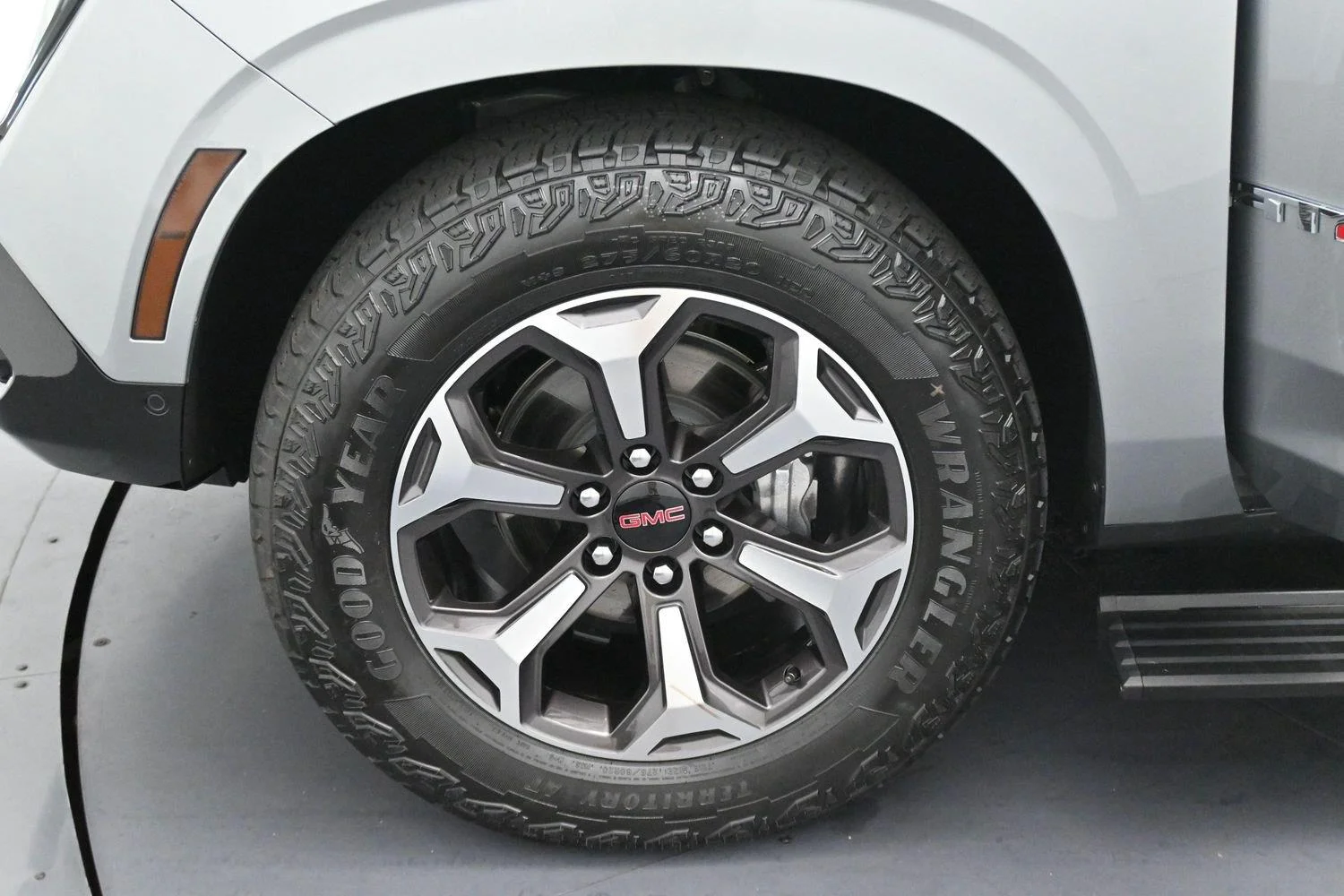Used 2025 Sterling Metallic GMC AT4 Ultimate image 45