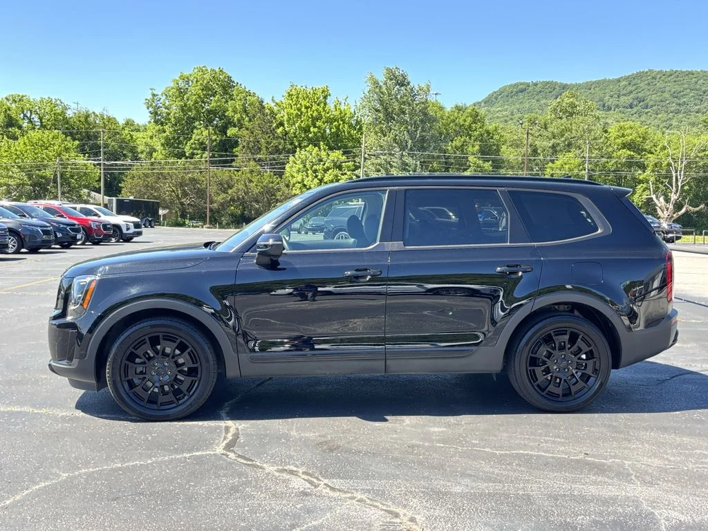 Used 2021 Black Kia EX image 9