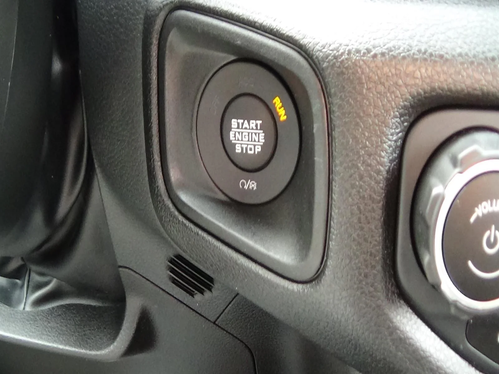 Certified Used 2025 Mojito! Clear Coat (pge) Jeep Sport image 19