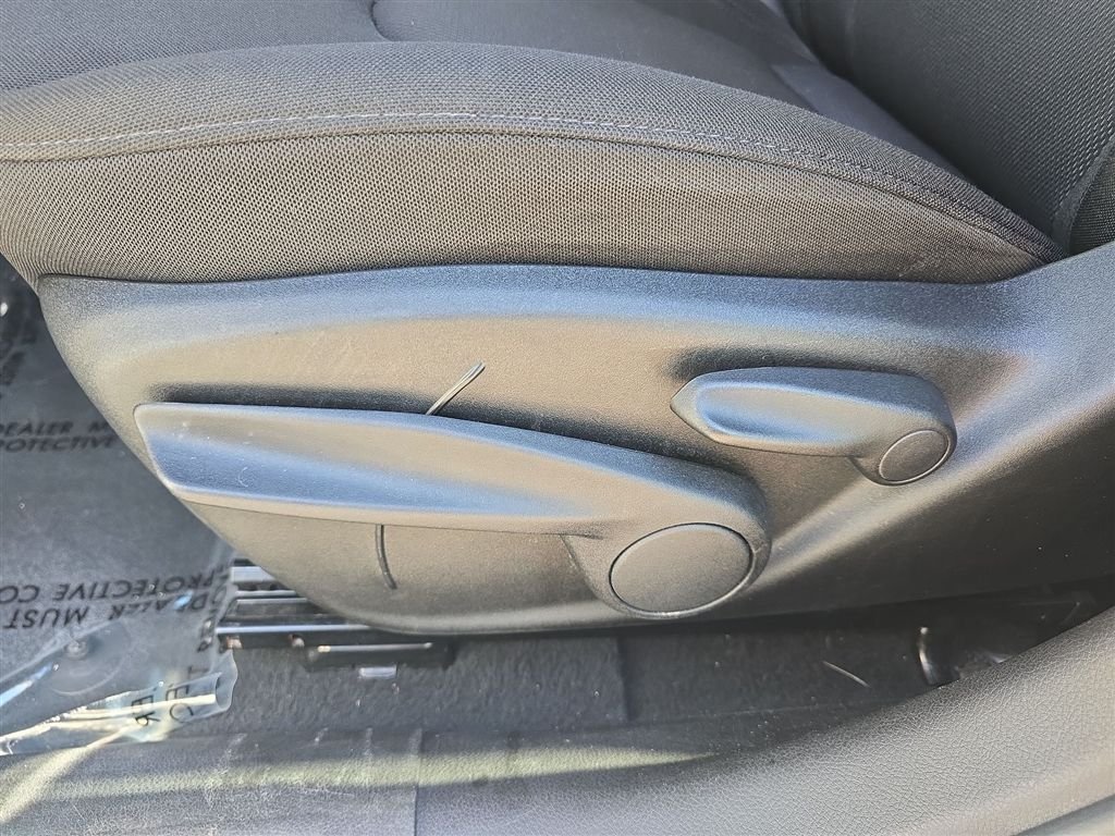 Certified Used 2023 White Jeep Latitude image 18