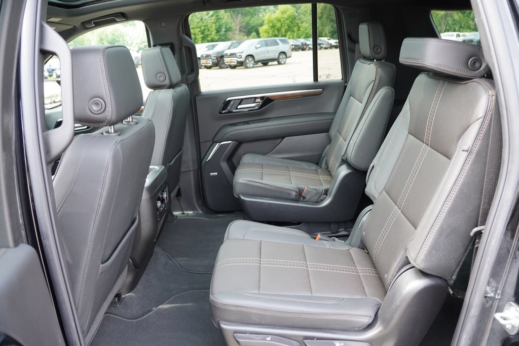 2026 Chevrolet Suburban High Country - Photo 12