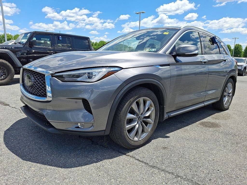 Used 2019 Gray INFINITI ESSENTIAL image 3