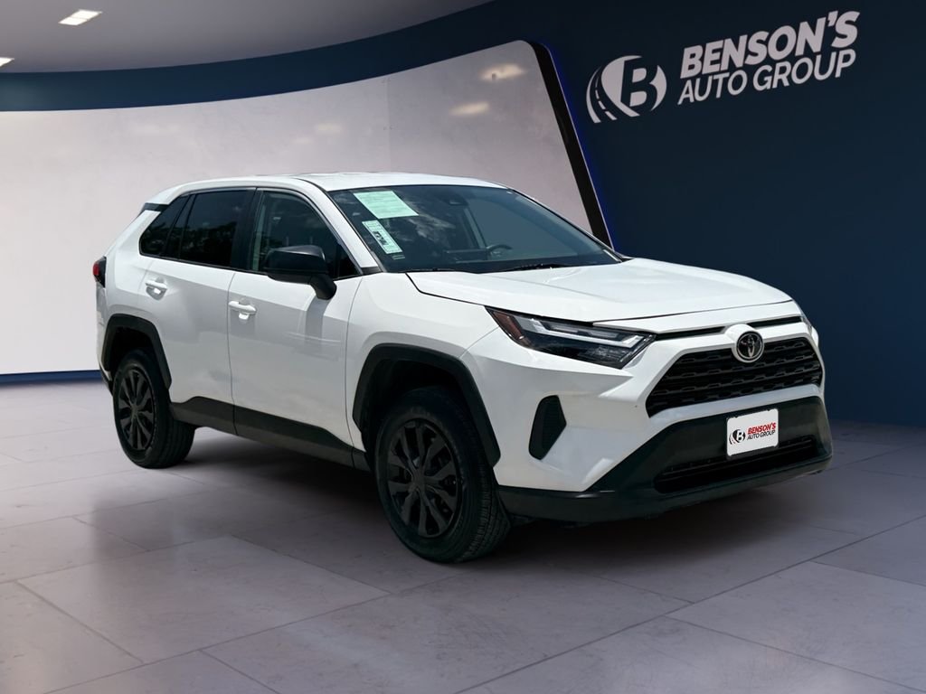 Used 2025 White Toyota LE image 7