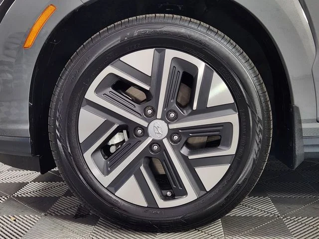 Used 2023 Silver Hyundai SEL image 22